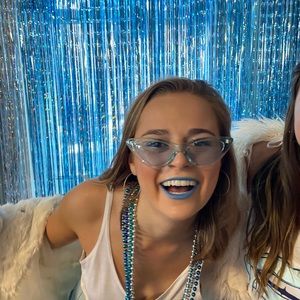 Meet your Posher, Mia